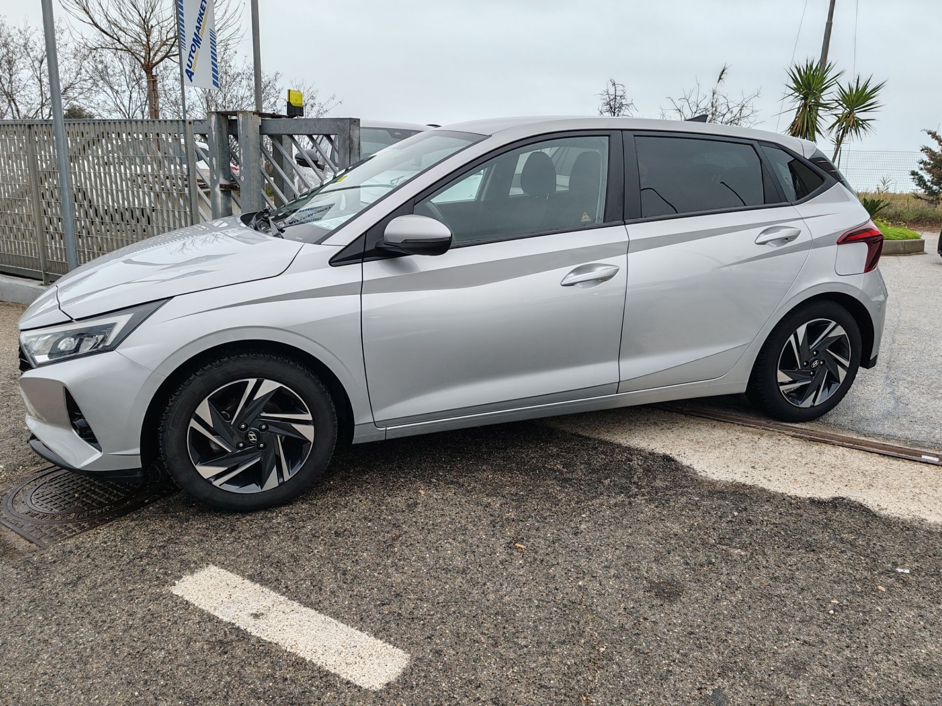 Hyundai  1.2 MPI MT ConnectLine