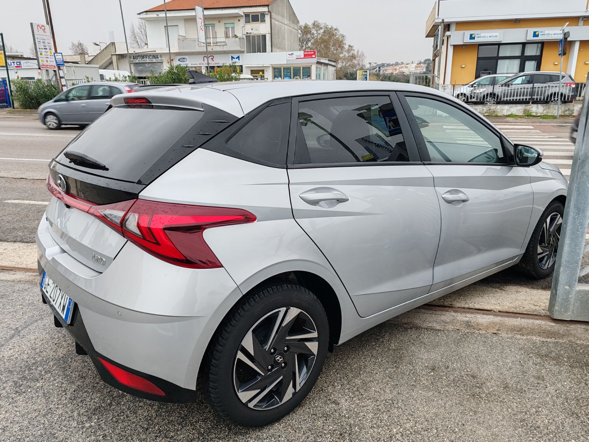 Hyundai  1.2 MPI MT ConnectLine