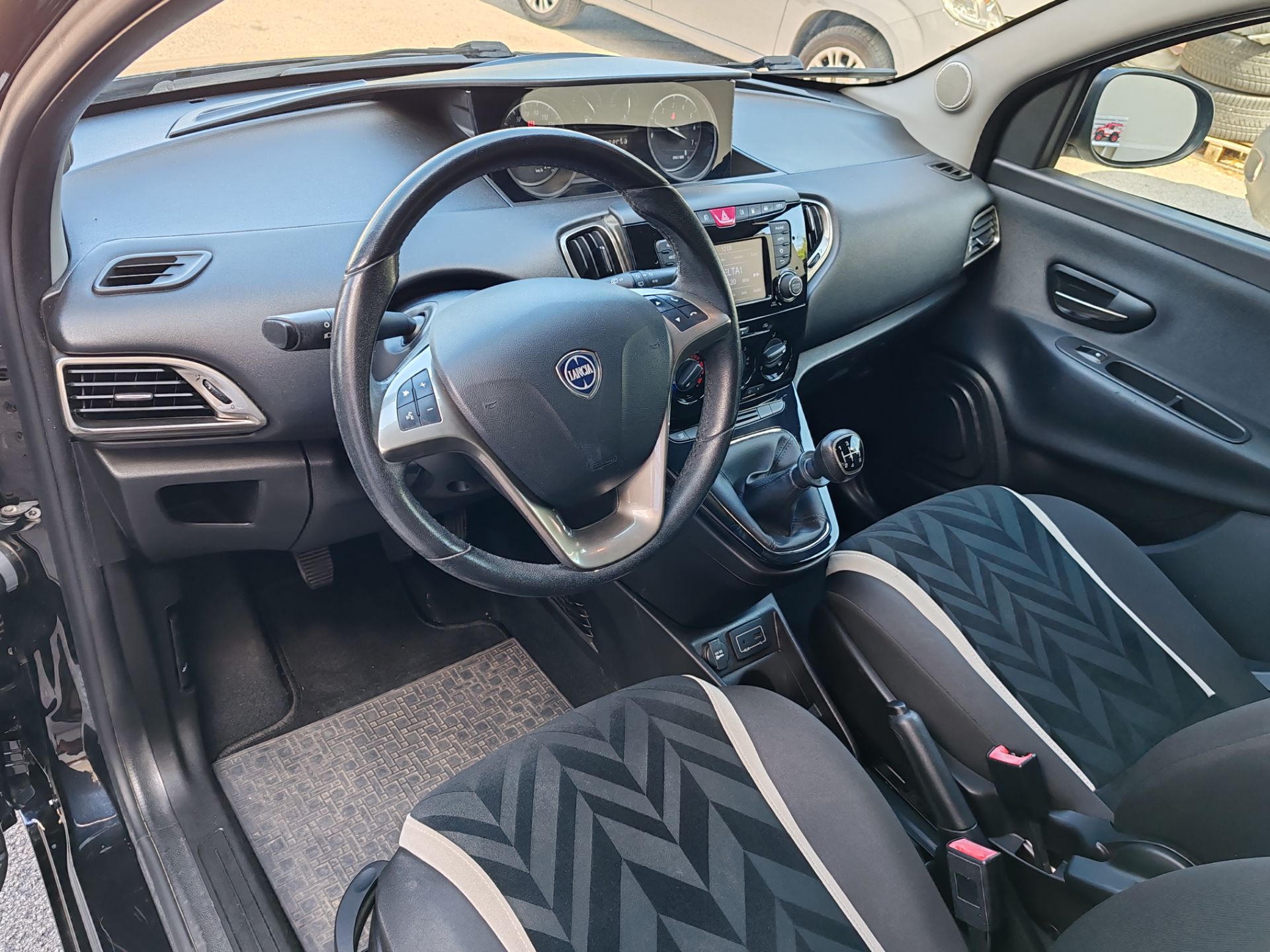 Lancia Ypsilon 1.2 69 CV 5p. GPL Ecochic Gold