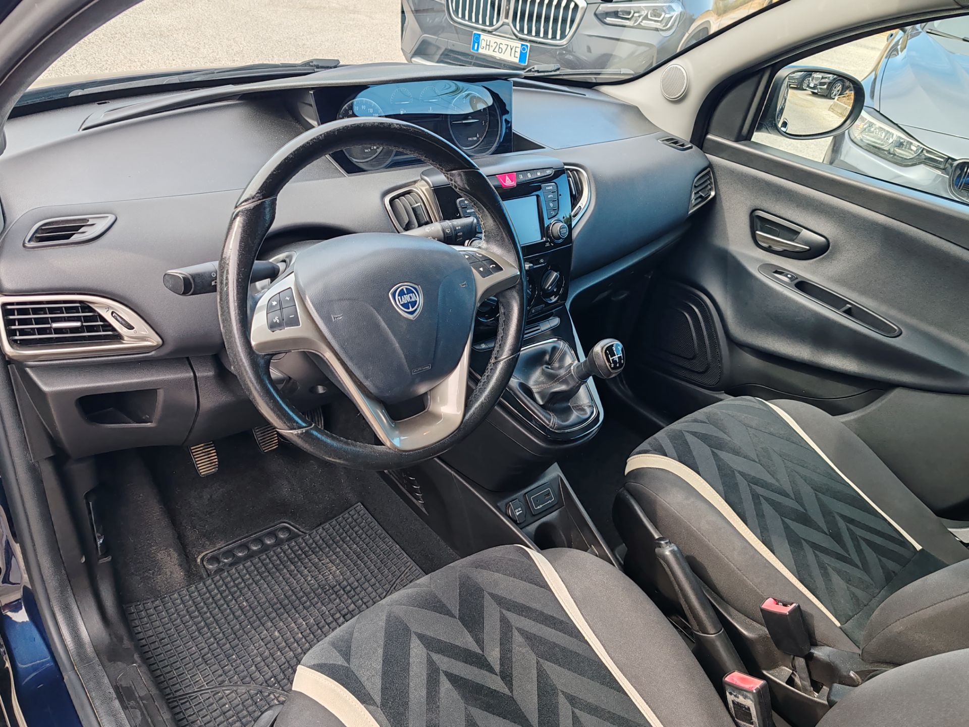 Lancia Ypsilon 1.3 MJT 95 CV 5p. S&S Gold