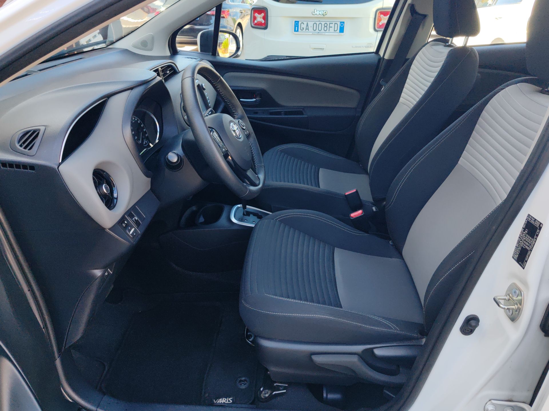 Toyota Yaris 1.5 Hybrid 5p. Business