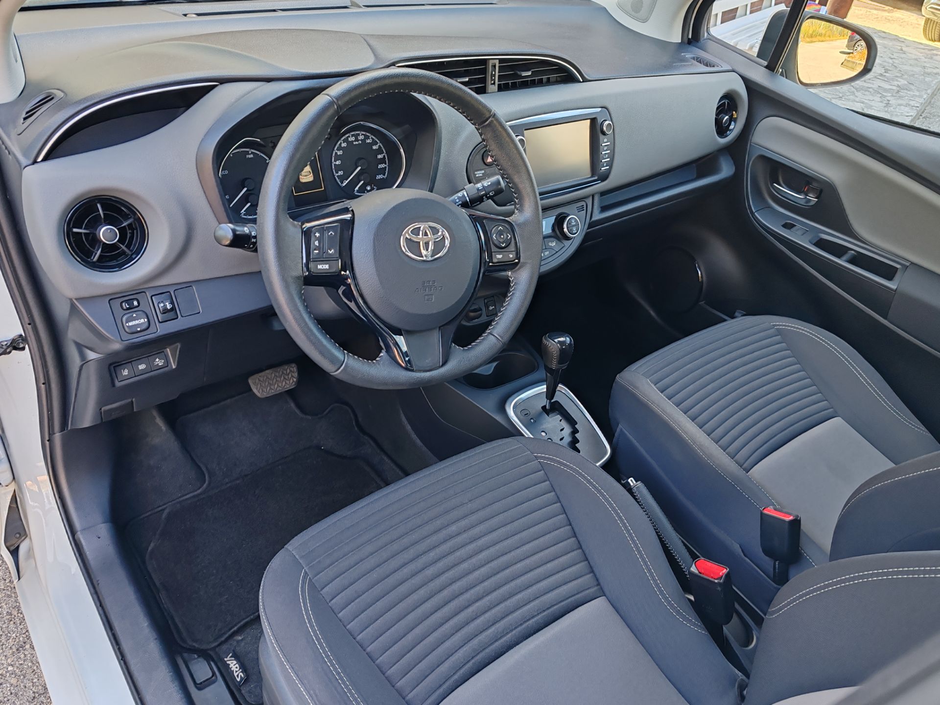 Toyota Yaris 1.5 Hybrid 5p. Business