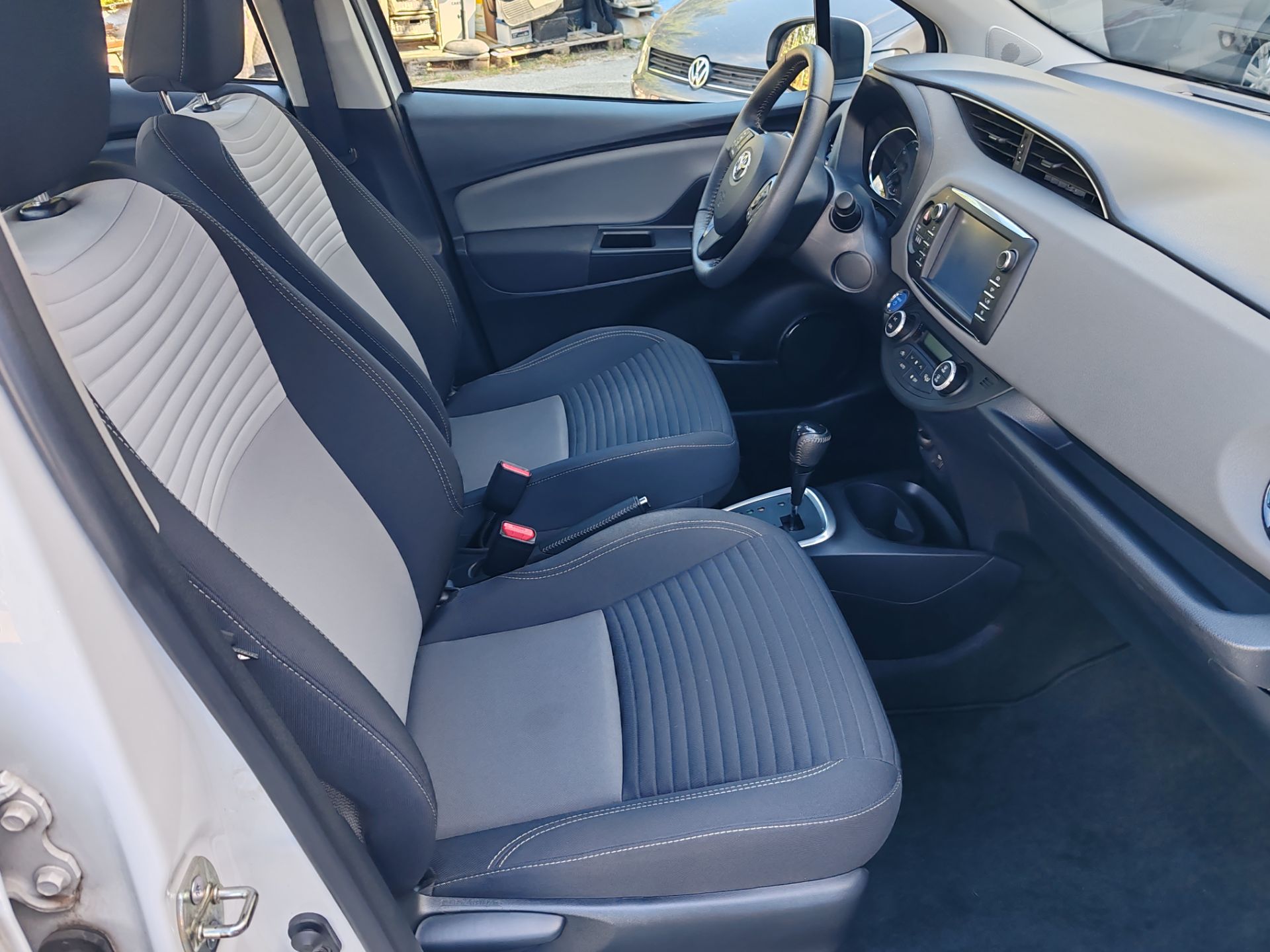 Toyota Yaris 1.5 Hybrid 5p. Business
