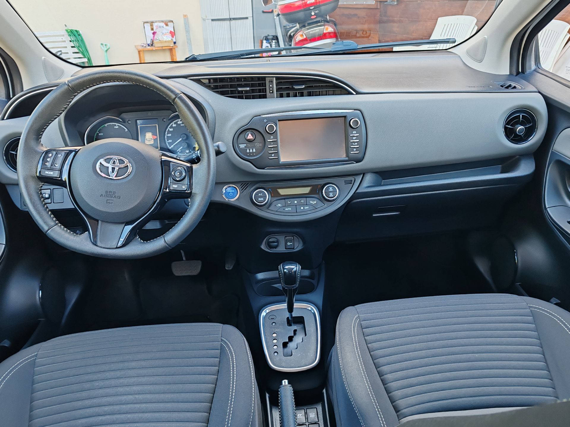 Toyota Yaris 1.5 Hybrid 5p. Business